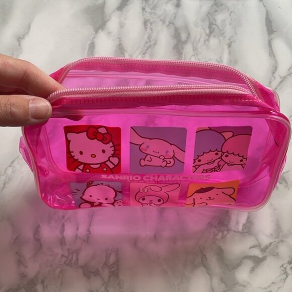 Sanrio Hello Kitty and friends - clear hot pink pouch - Picture 4 of 8
